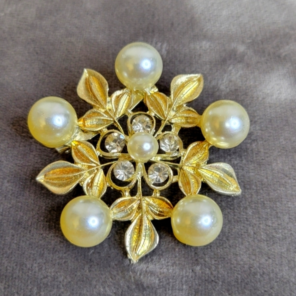 Gold Color Leaf Brooch